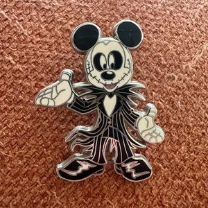Mickey Mouse - Jack Skellington pin